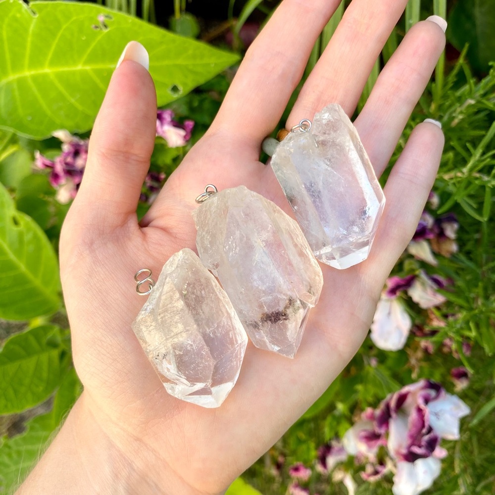 Large Natural Quartz Crystal pendant - Picture 4 of 5